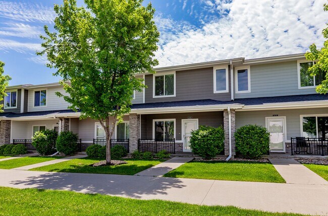 Foto del edificio - GREAT LOCATION!! 3 Bedroom, 2.5 Bathroom Townhome in Waukee!