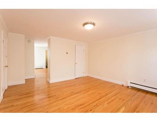 Primary Photo - 187 Bowen St