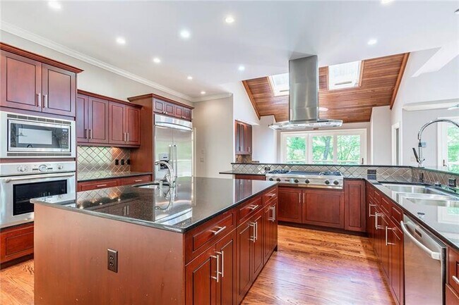 Foto del edificio - 145 Habersham Waters Ct