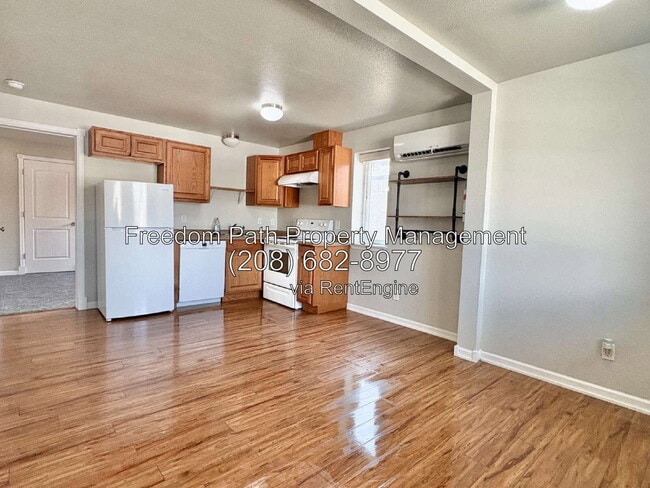 Building Photo - 1212 E Sherman Ave