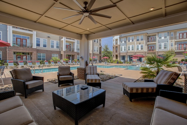 Building Photo - Holly Crest Apartments