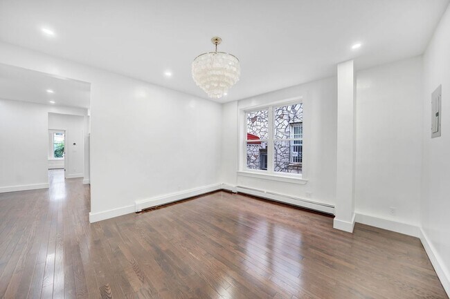 Foto del edificio - 251 E 46th St