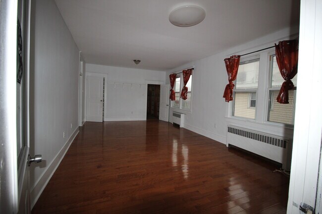 Building Photo - 1333 Longshore Ave