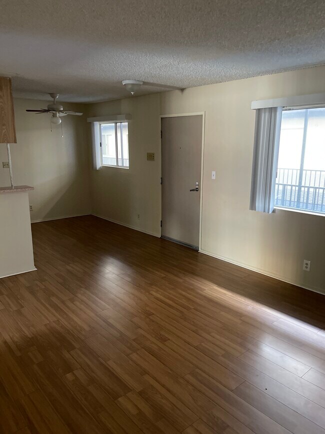 Foto del edificio - 1227 N Orange Dr