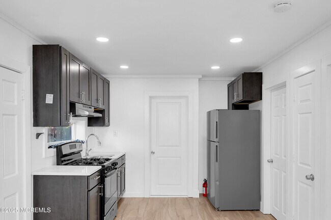 Foto del edificio - 231 Blaine Ave