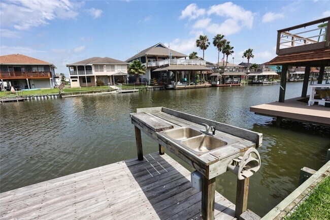 Foto del edificio - 316 Ling St