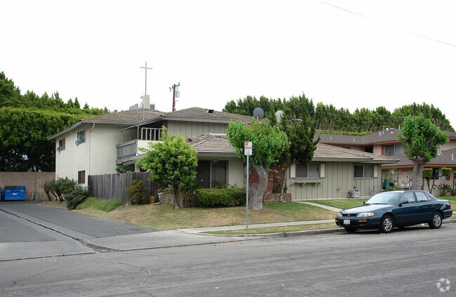 Building Photo - 12072 Laguna St