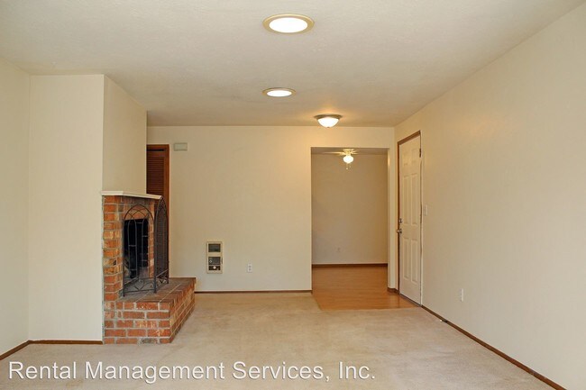 Foto del edificio - 2447-2449 NE 162nd Ave