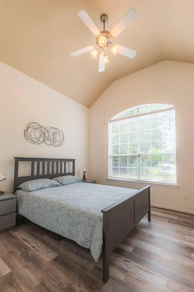 Building Photo - 6 Avenswood Pl