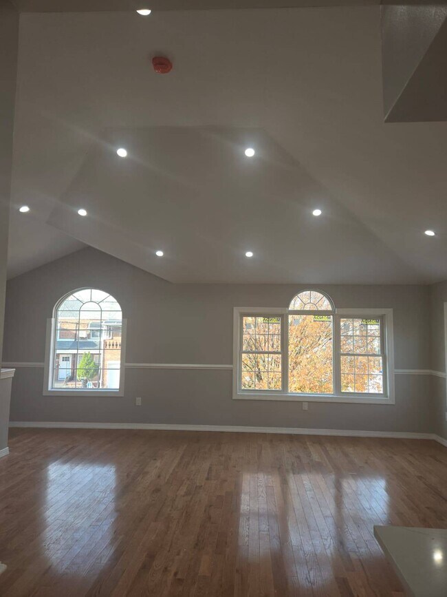 Foto del edificio - 167-12 110th Ave