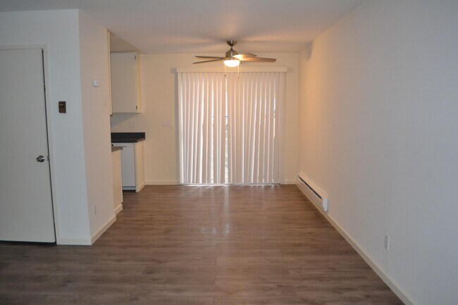 Foto del edificio - 1002 Railroad Ave