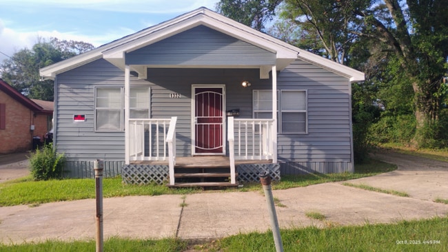 Building Photo - 1332 Fernwood Dr