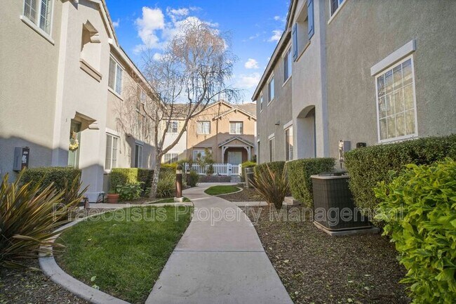 Building Photo - 1459 Claude Ln