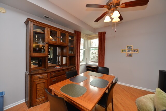 Building Photo - 3045 N Kenmore Ave