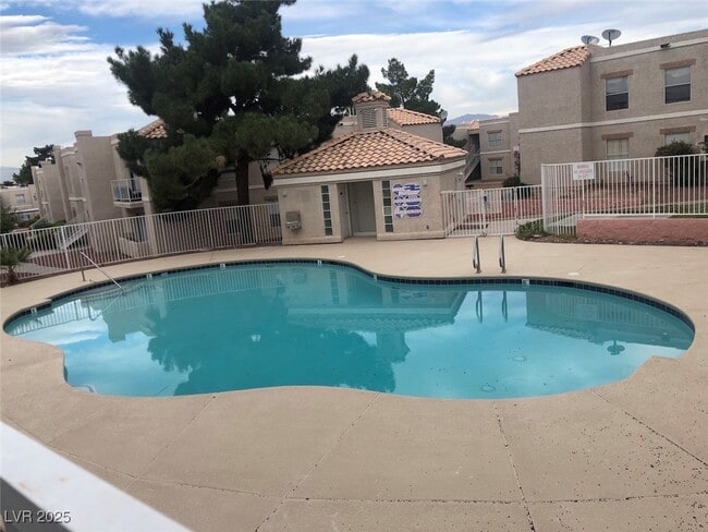 Foto del edificio - 6800 E Lake Mead Blvd