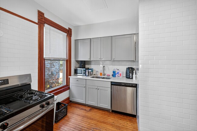 Foto del edificio - 1112 Garnett Pl