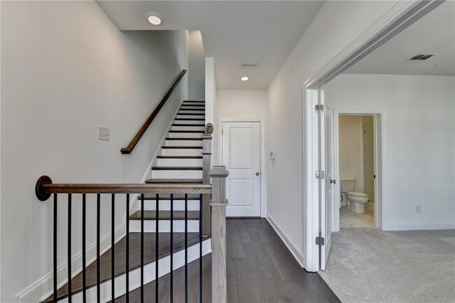 Building Photo - 1121 Larkin Dr