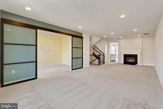 Building Photo - 621 E Howell Ave