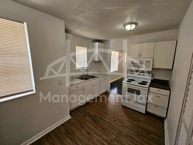 Foto del edificio - 1664 W 15th St