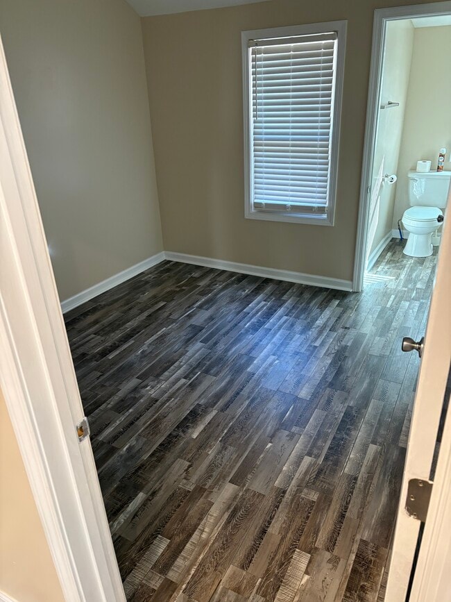 Building Photo - 310 Walnut St