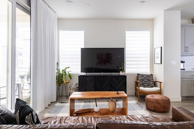 Foto del edificio - 37654 Cape Cod Rd