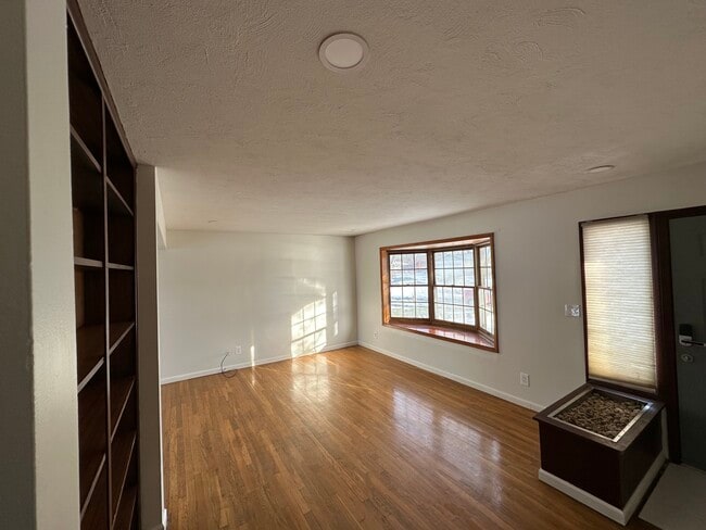 Foto del edificio - Brinwood Property APT A