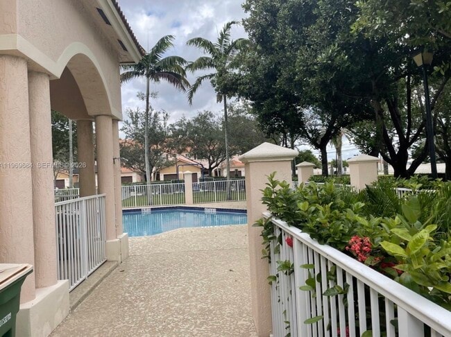 Foto del edificio - 8835 S Isles Cir