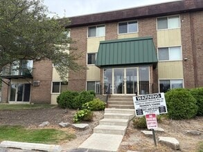 Building Photo - 230 Springhill Dr