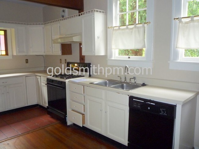 Building Photo - 206 Tindal Ave