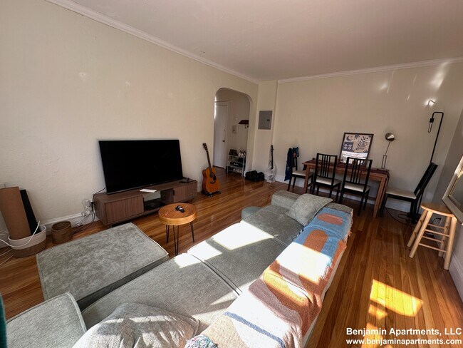 Building Photo - 2039 Commonwealth Ave