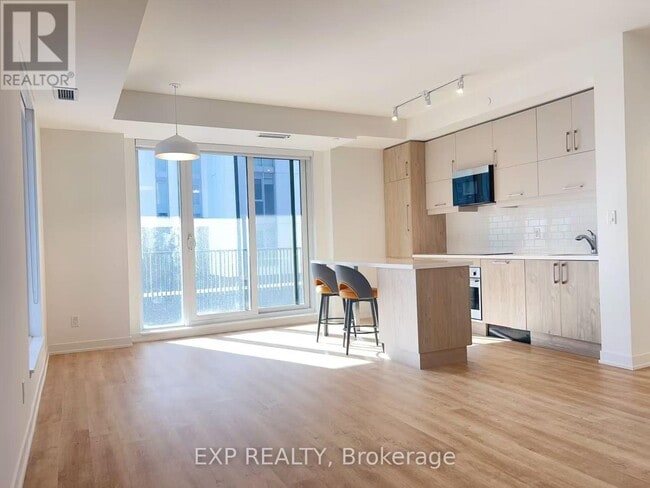 Building Photo - 38 Simcoe Promenade