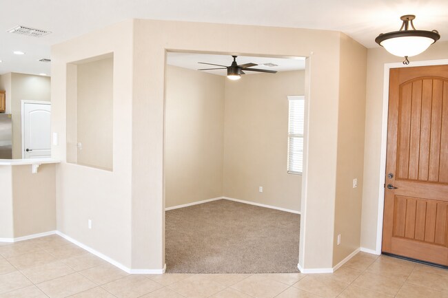 Foto del edificio - 12910 W Junipero Dr