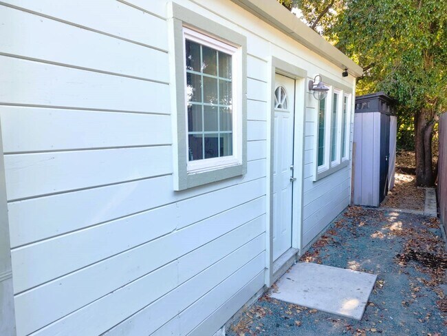 Building Photo - 4076 Kuhnle Ave