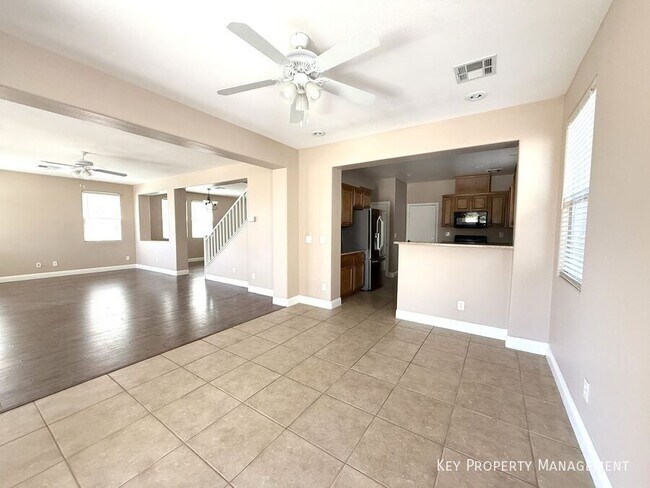Foto del edificio - 548 Ivy Spring St