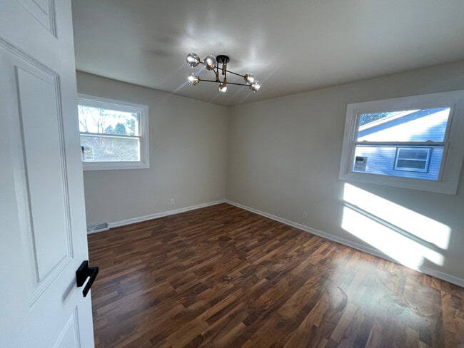 Foto del edificio - 5963 Teakwood Dr