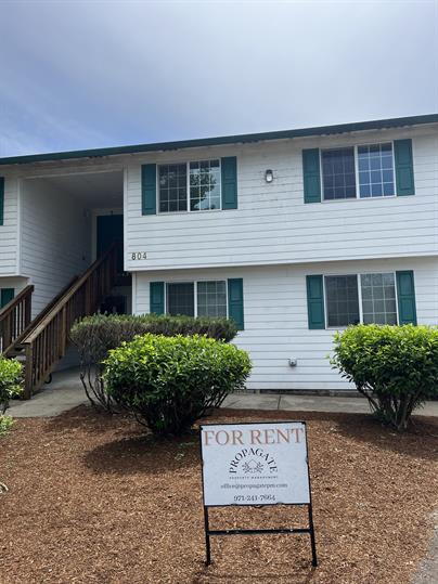 Primary Photo - Fresh & Updated 2 bedroom W/S included!