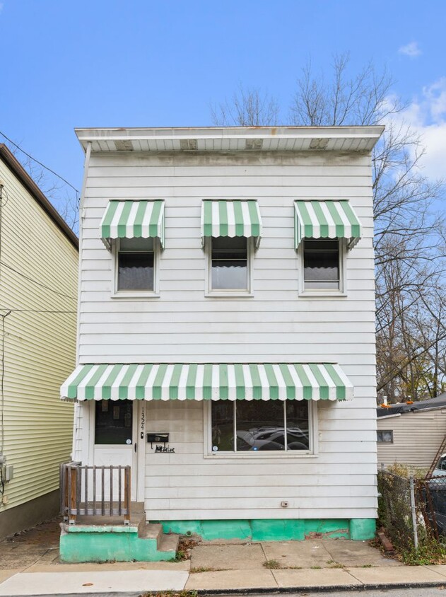 Primary Photo - Four bedroom / One Bath located in Brighto...