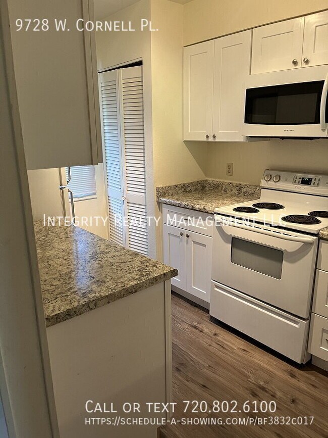 Foto del edificio - 9728 W Cornell Pl