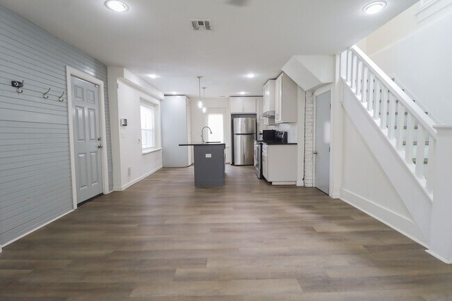 Foto del edificio - N Rosedale Ave Duplex