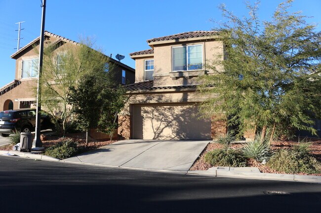 Building Photo - SHOWINGS AVAILABLE NOW