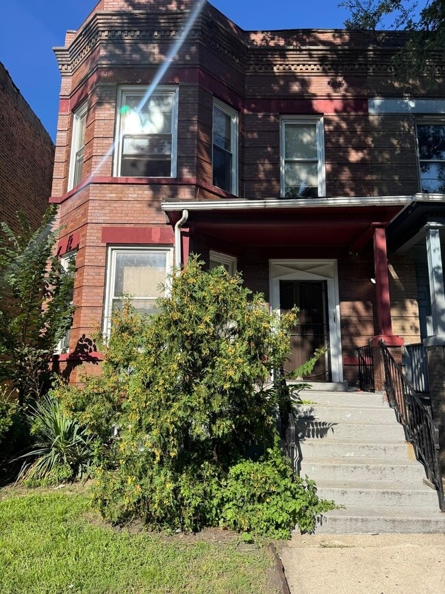 Building Photo - 7212 S St Lawrence Ave