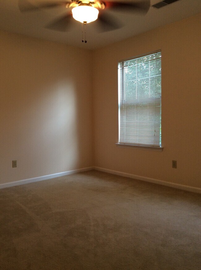 Foto del edificio - Charming, low maintenance 2 bedroom available now!