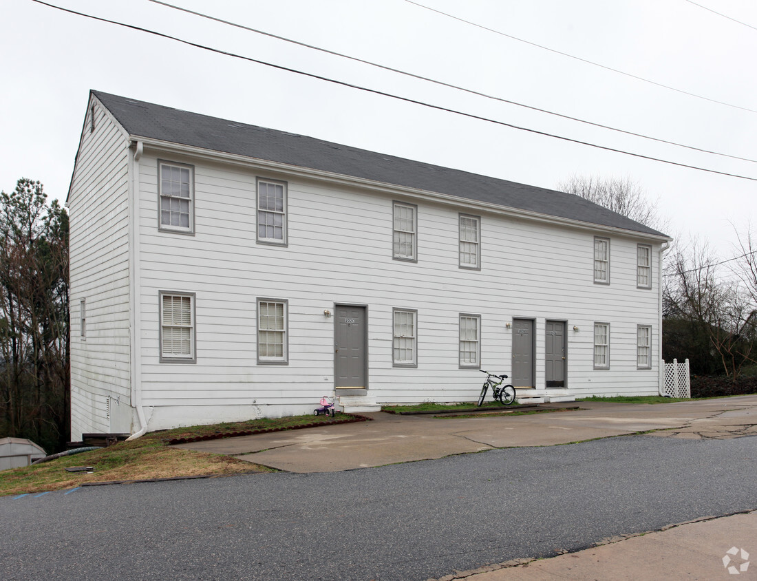 Primary Photo - Ridge View Manor Apartments