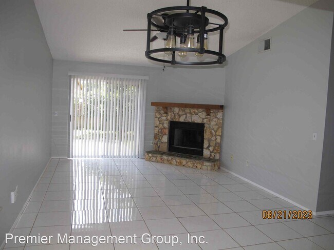 Building Photo - 3 br, 2 bath House - 704 OAK MANOR CIRCLE