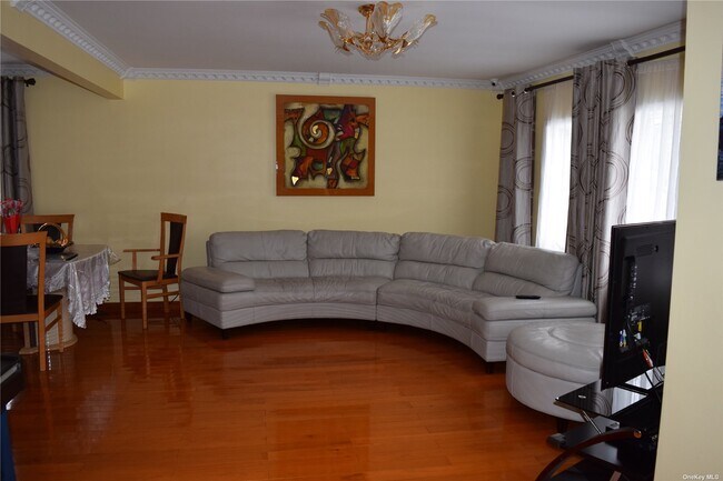 Foto del edificio - 73-24-73172 172nd St