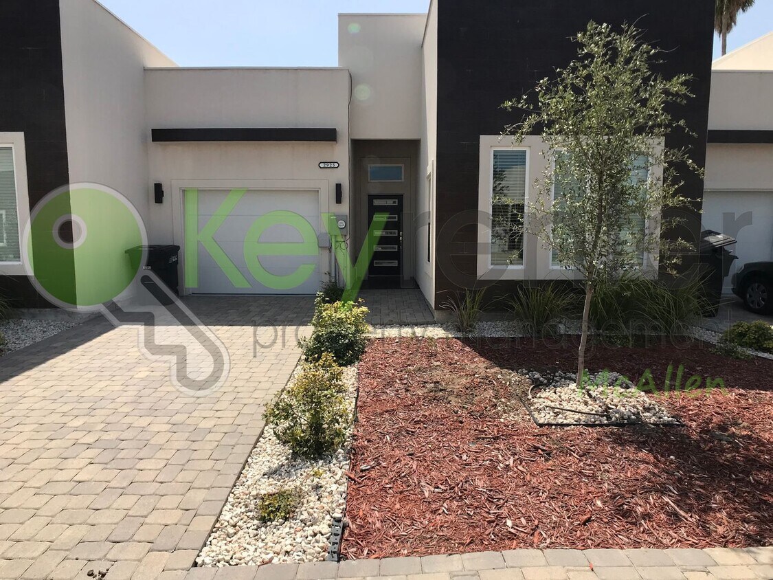 Primary Photo - 3 Bed/2 Bath Townhome in Mcallen TX