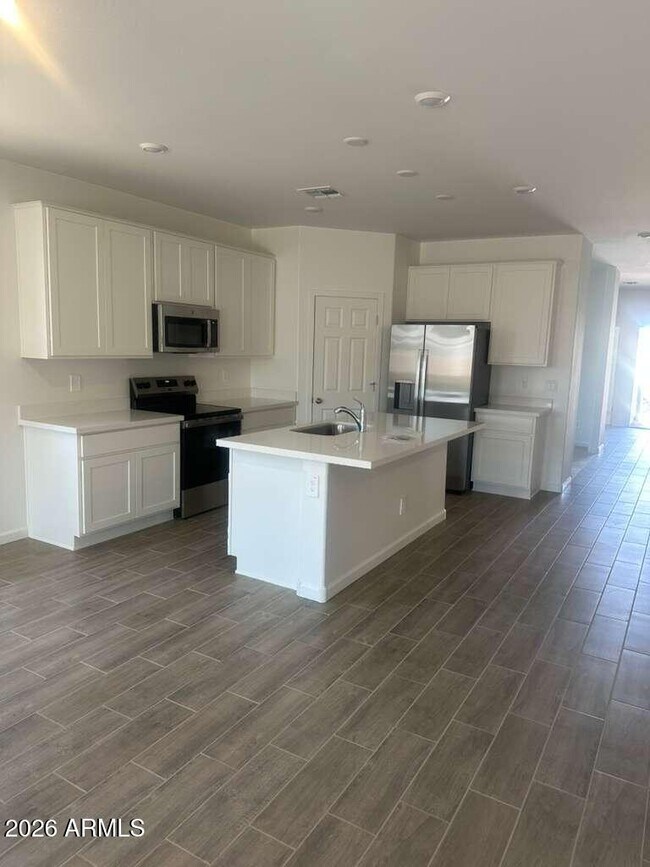 Building Photo - 18245 Avenida del Sol W
