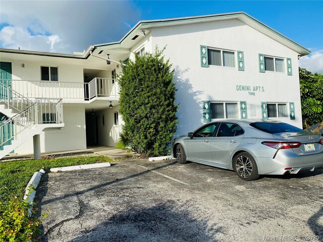 Building Photo - 7041 Pembroke Rd