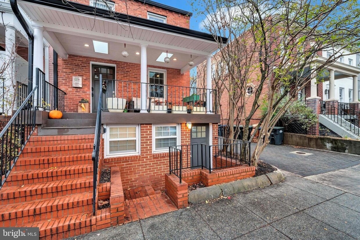 Photo - 3513 T St NW (Washington, DC)
