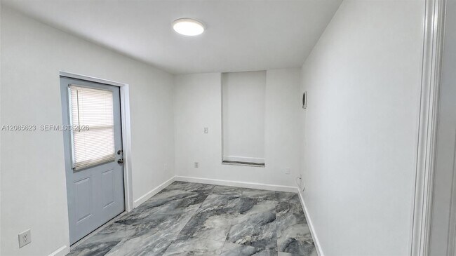 Foto del edificio - 2731 NW 100th St